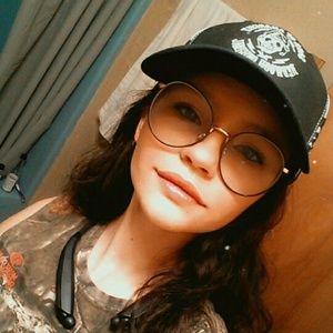 Meet your Posher, Violet